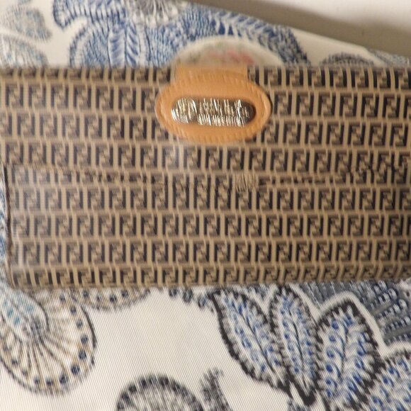 Fendi Logo Wallet - Picture 1 of 6